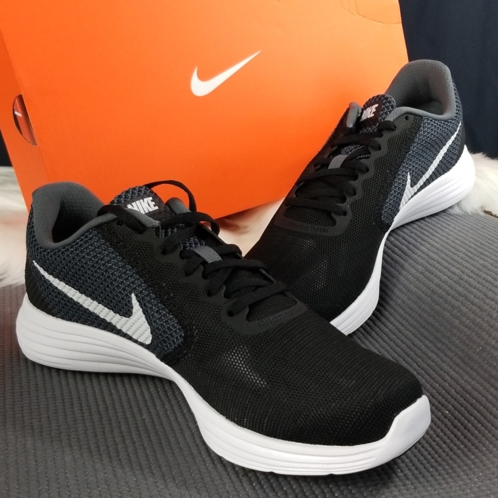 Nike Revolution 3 Wide (4E) - Picture 2 of 7
